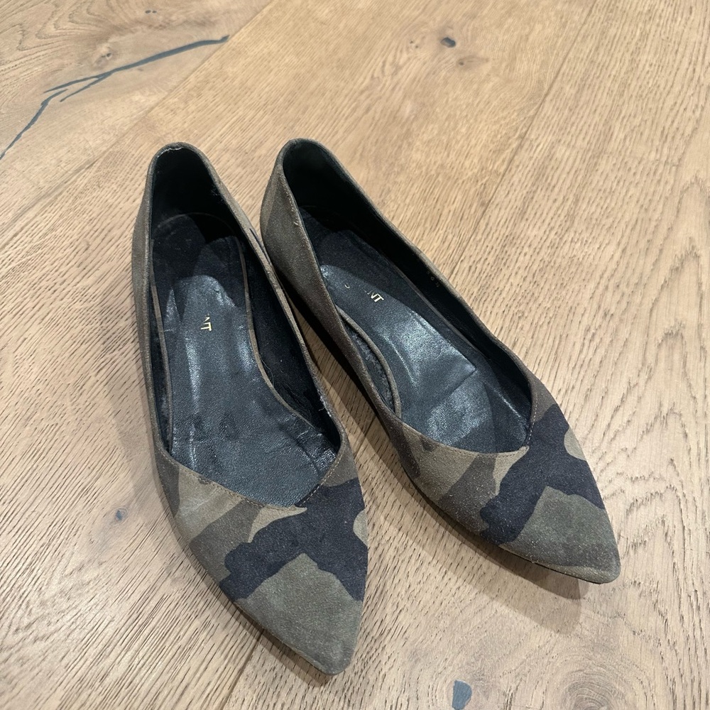 Saint Laurent Flats. Size 37. Good/Worn Condition.